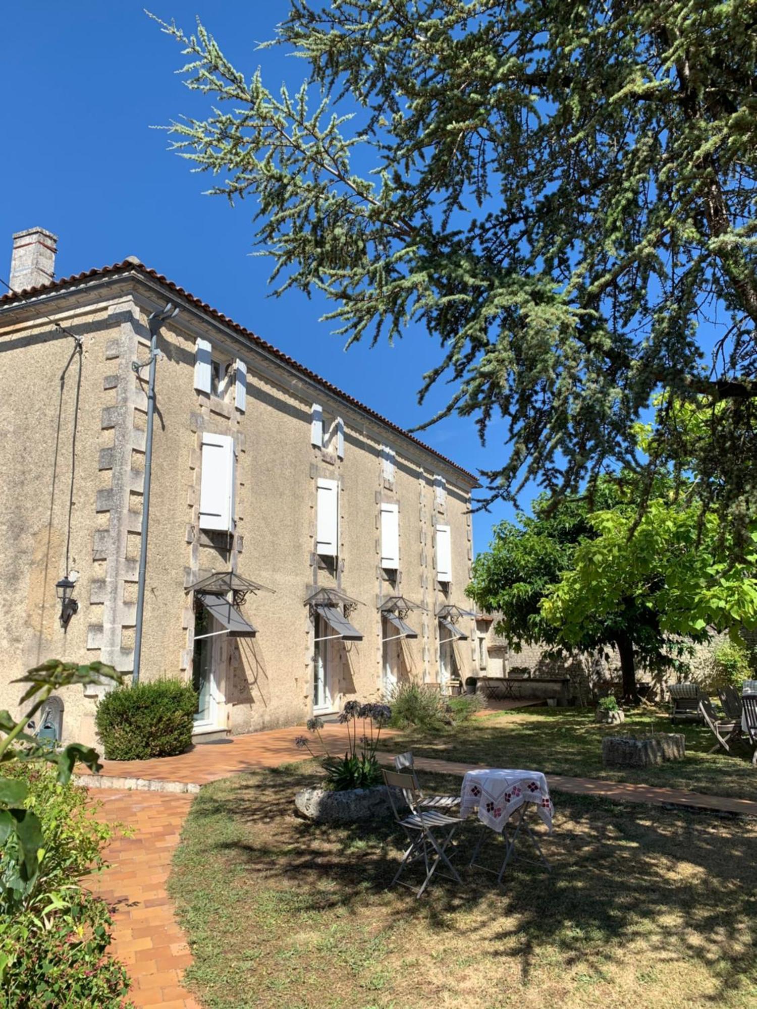 The Cool Lounge A Coulonges - Charente Bed & Breakfast Ngoại thất bức ảnh