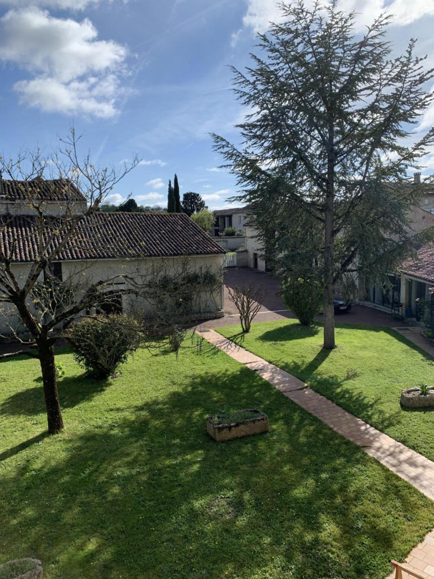The Cool Lounge A Coulonges - Charente Bed & Breakfast Ngoại thất bức ảnh