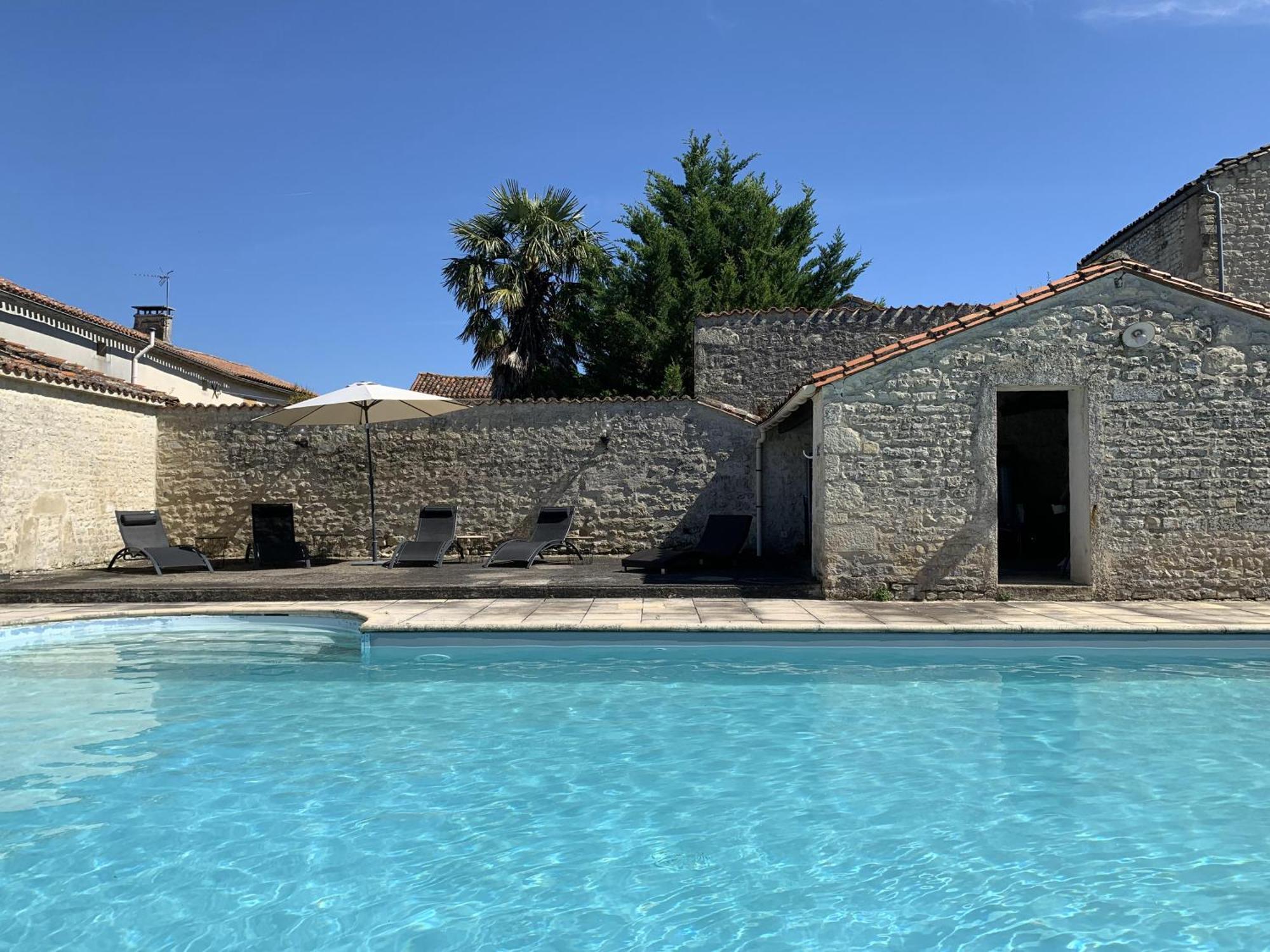 The Cool Lounge A Coulonges - Charente Bed & Breakfast Ngoại thất bức ảnh
