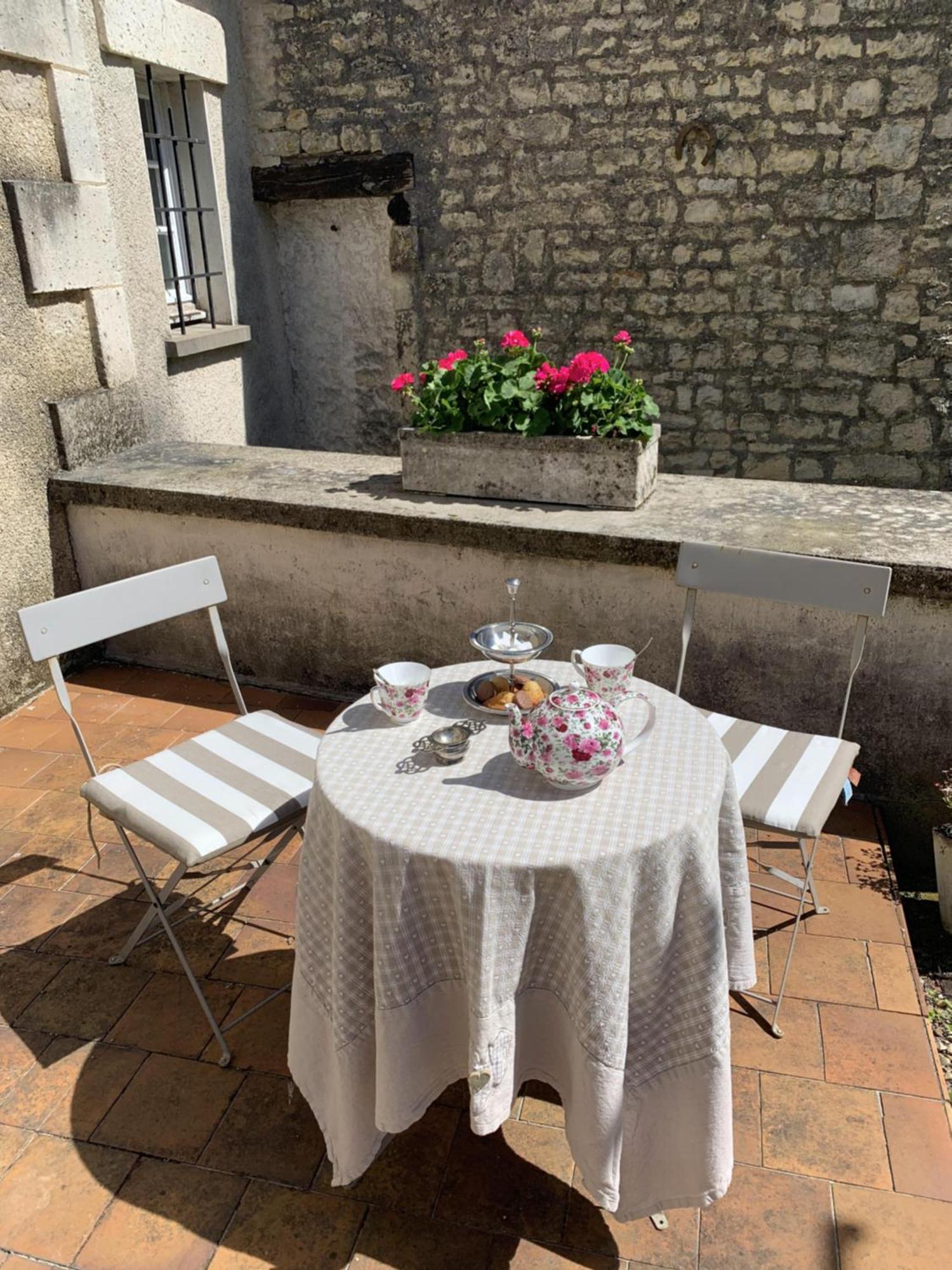 The Cool Lounge A Coulonges - Charente Bed & Breakfast Ngoại thất bức ảnh