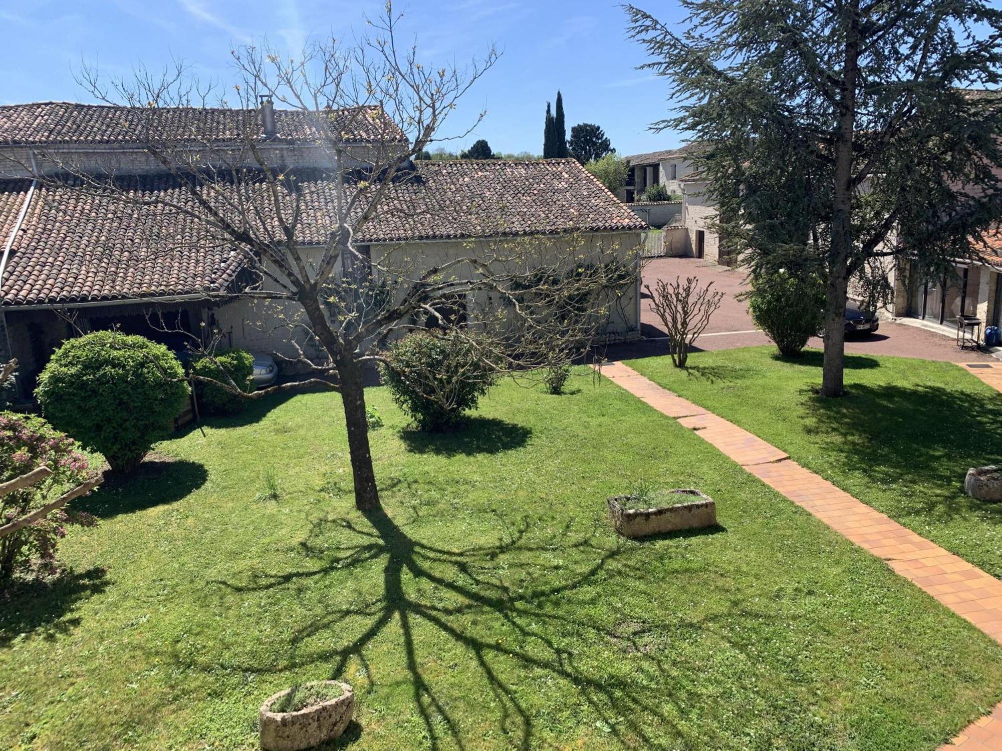 The Cool Lounge A Coulonges - Charente Bed & Breakfast Ngoại thất bức ảnh